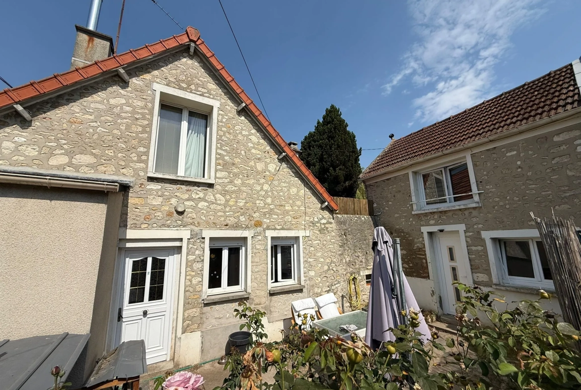 Maison en pierre à Étampes avec appartement T2, jardin et garage 