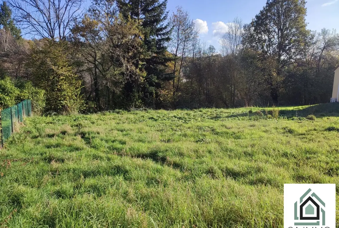 Terrain viabilisé de 903 m² à Pontaumur, idéal pour construction 