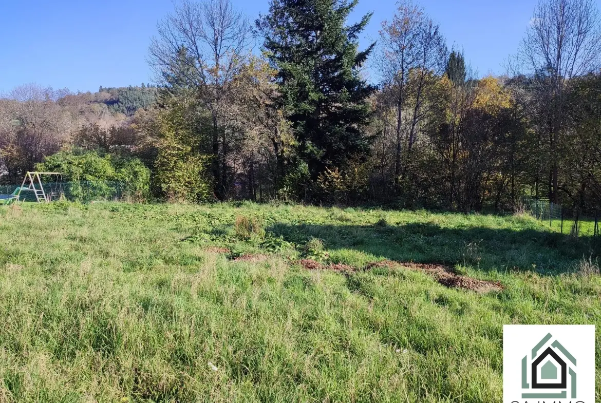 Terrain viabilisé de 903 m² à Pontaumur, idéal pour construction 