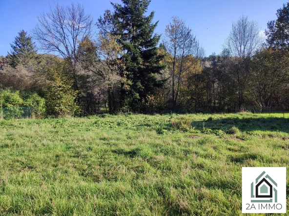 Terrain viabilisé de 903 m² à Pontaumur, idéal pour construction