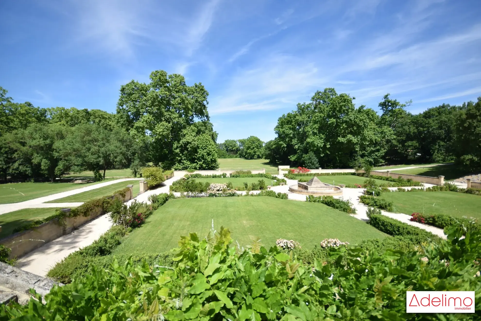 espace vert du chateau pour vos promenades  Magnifique appartement T3 de 75 m² au Château de Pondres à Villevieille 
