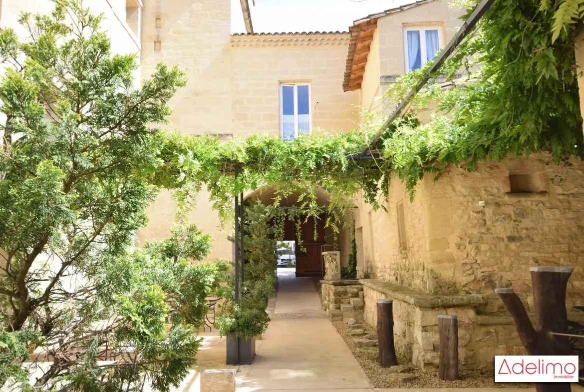 vue de la chambre  sur cour  Magnifique appartement T3 de 75 m² au Château de Pondres à Villevieille 