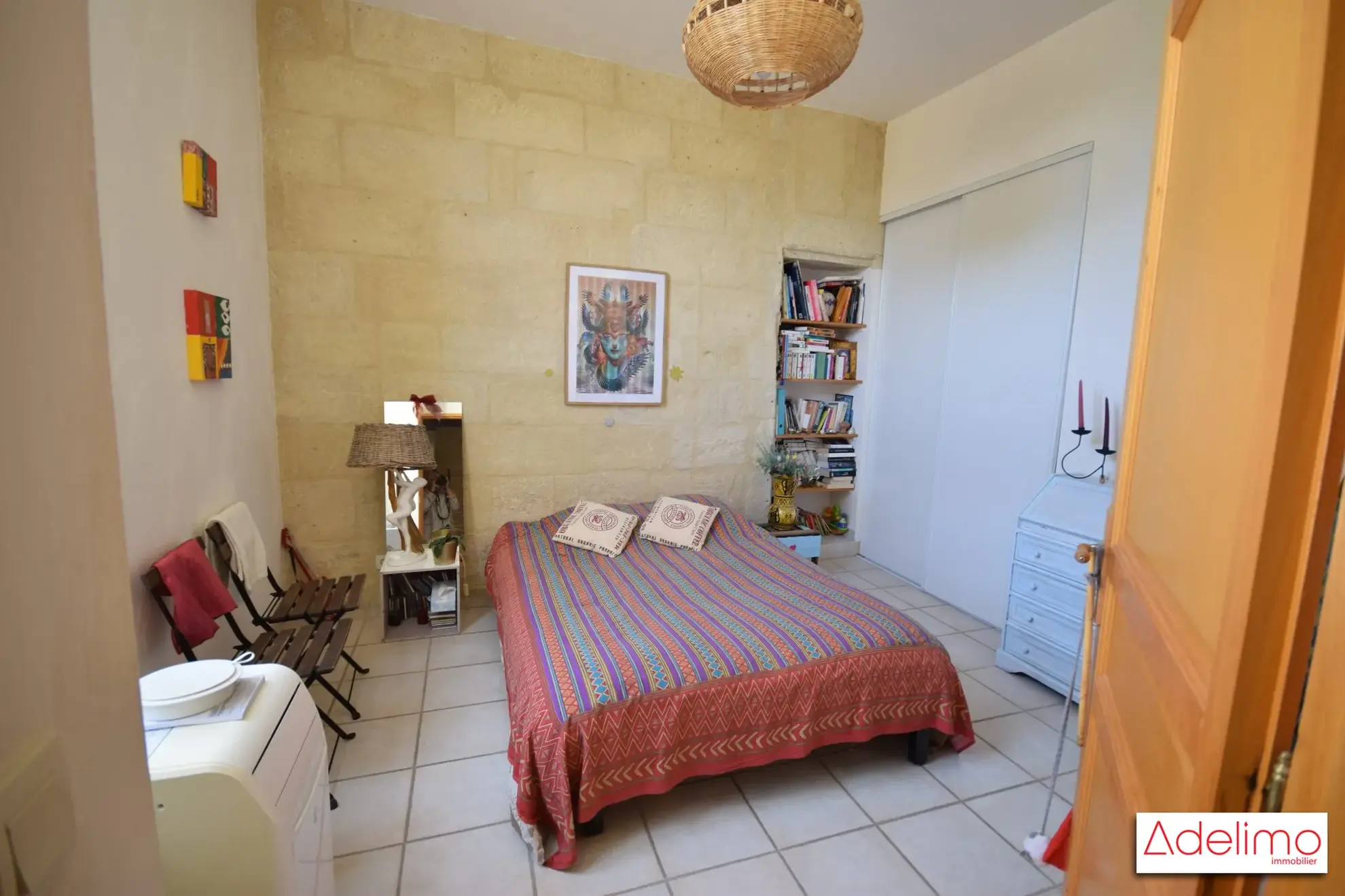 chambre coté cour avec placard  Magnifique appartement T3 de 75 m² au Château de Pondres à Villevieille 