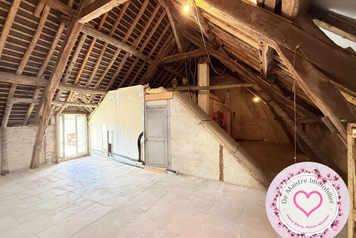 Maison de ville à Viglain avec 3 chambres et potentiel de rénovation 