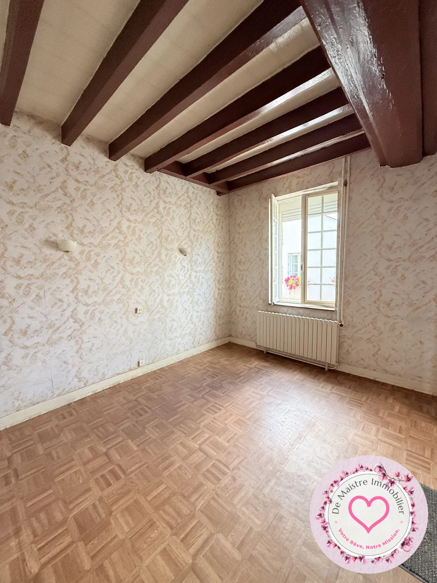 Maison de ville à Viglain avec 3 chambres et potentiel de rénovation 