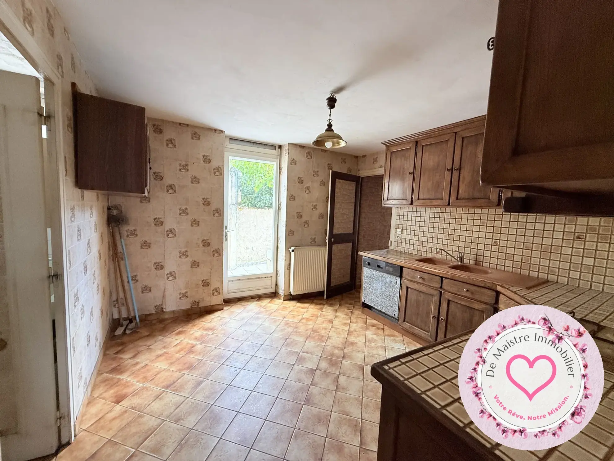 Maison de ville à Viglain avec 3 chambres et potentiel de rénovation 