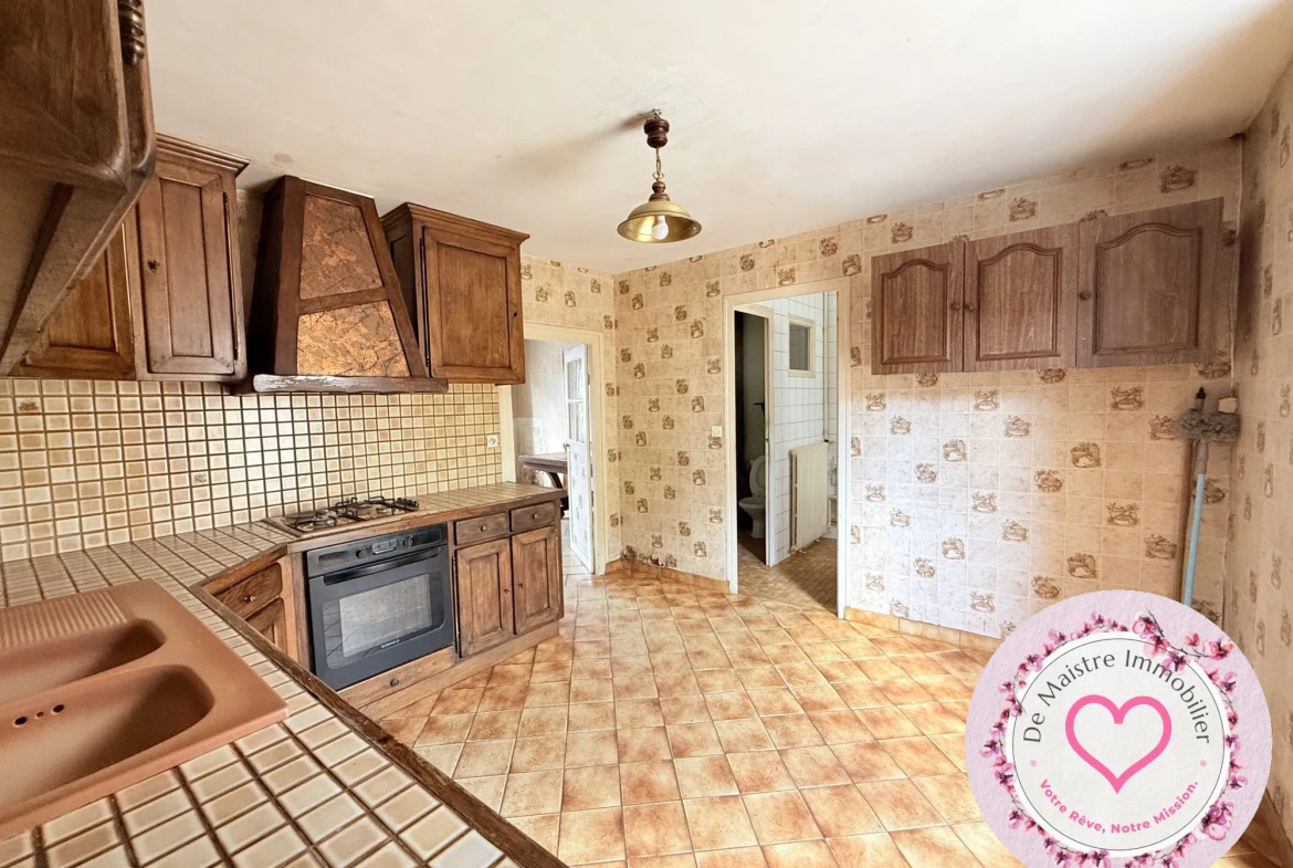 Maison de ville à Viglain avec 3 chambres et potentiel de rénovation 