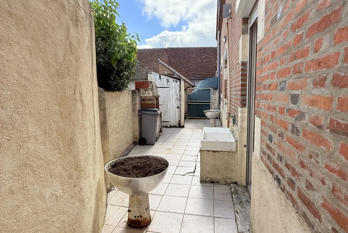 Maison de ville à Viglain avec 3 chambres et potentiel de rénovation 