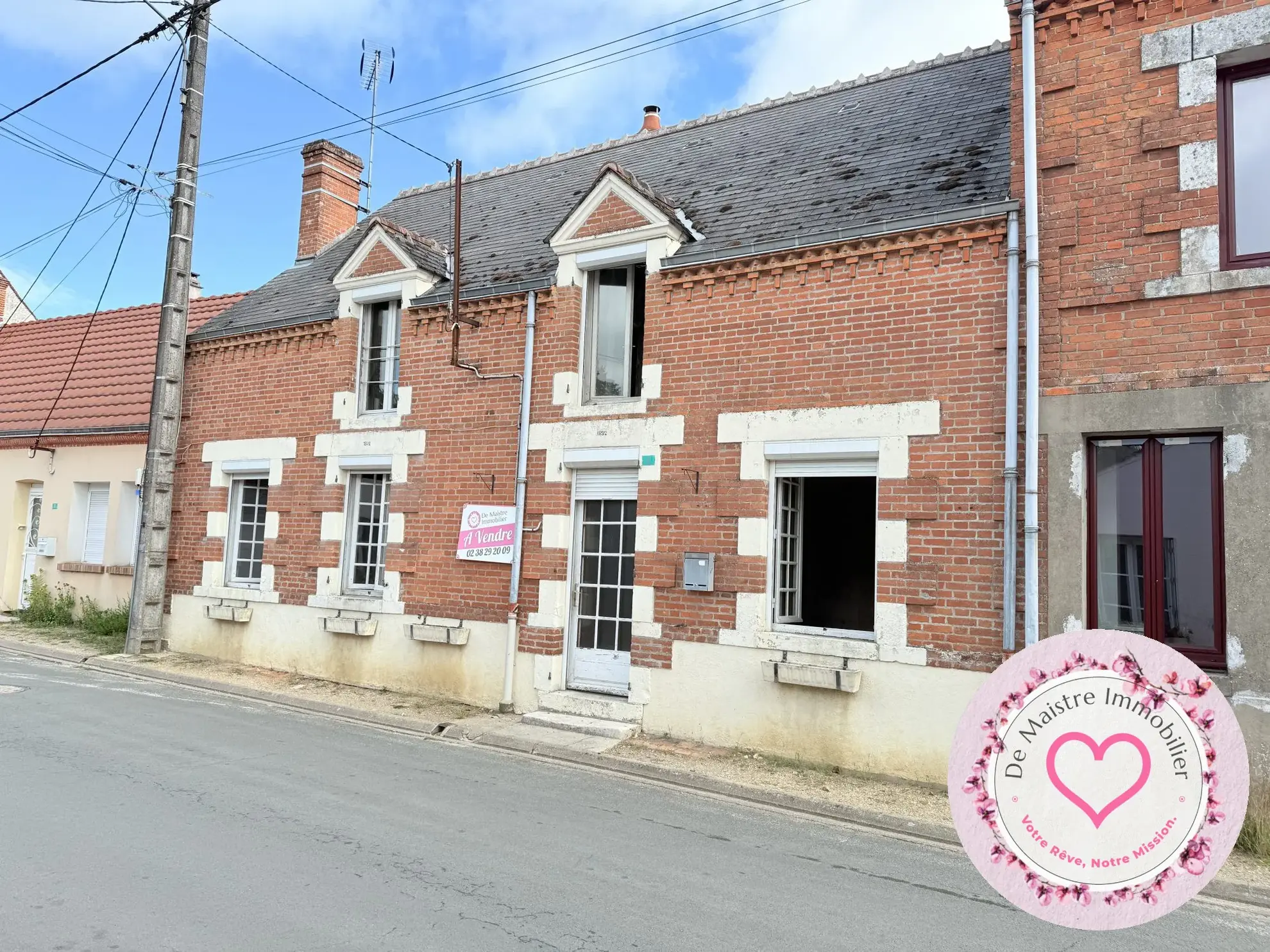 Maison de ville à Viglain avec 3 chambres et potentiel de rénovation 