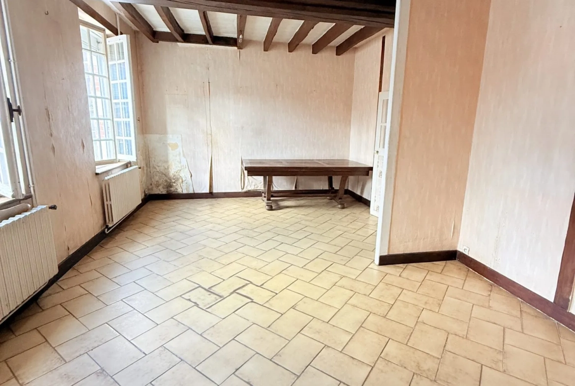 Maison de ville à Viglain avec 3 chambres et potentiel de rénovation 