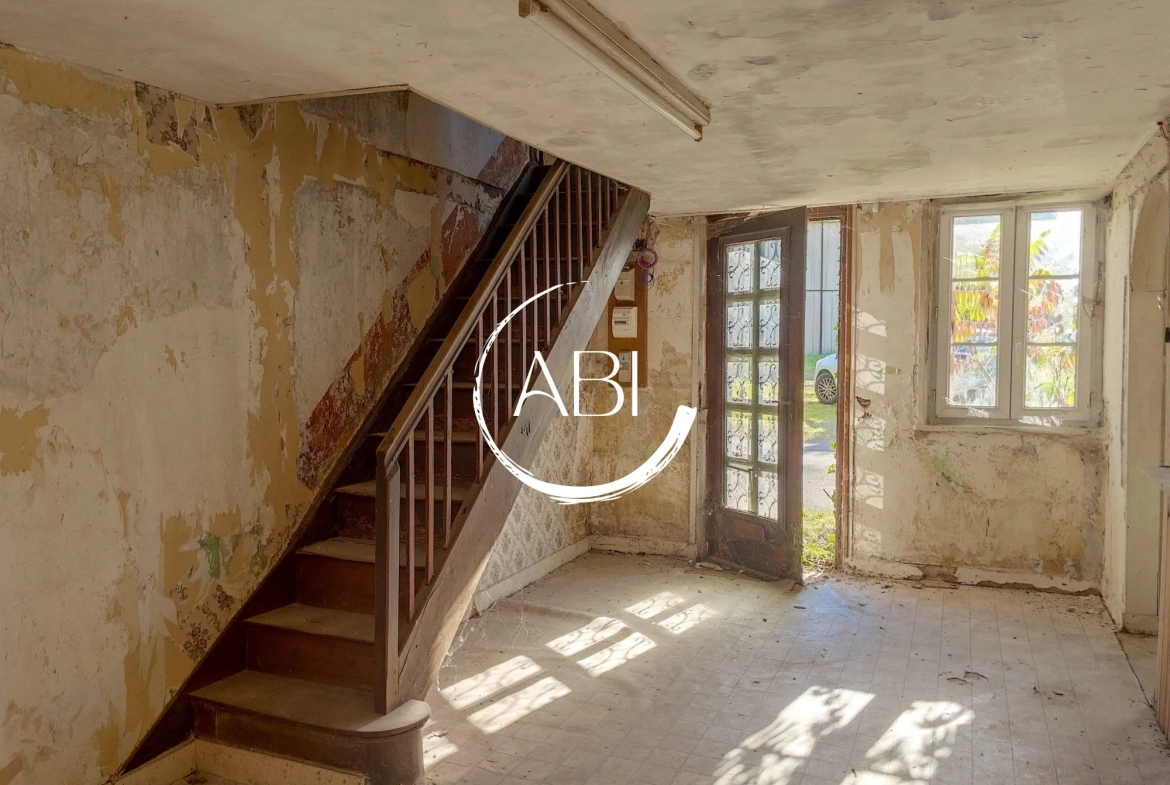 Maison à rénover de 80 m² avec jardin à Banvou 