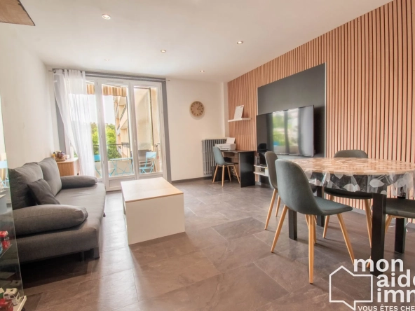 Appartement T2 rénové avec balcon, cave et parking à Rodez