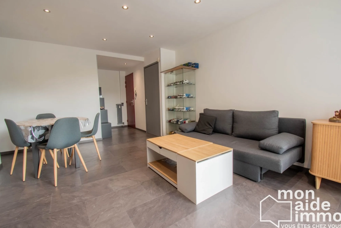 Appartement T2 rénové avec balcon, cave et parking à Rodez 