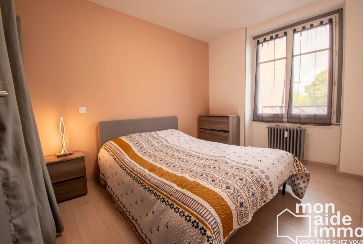 Appartement T2 rénové avec balcon, cave et parking à Rodez 