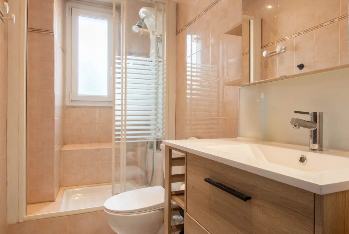 Appartement T2 rénové avec balcon, cave et parking à Rodez 