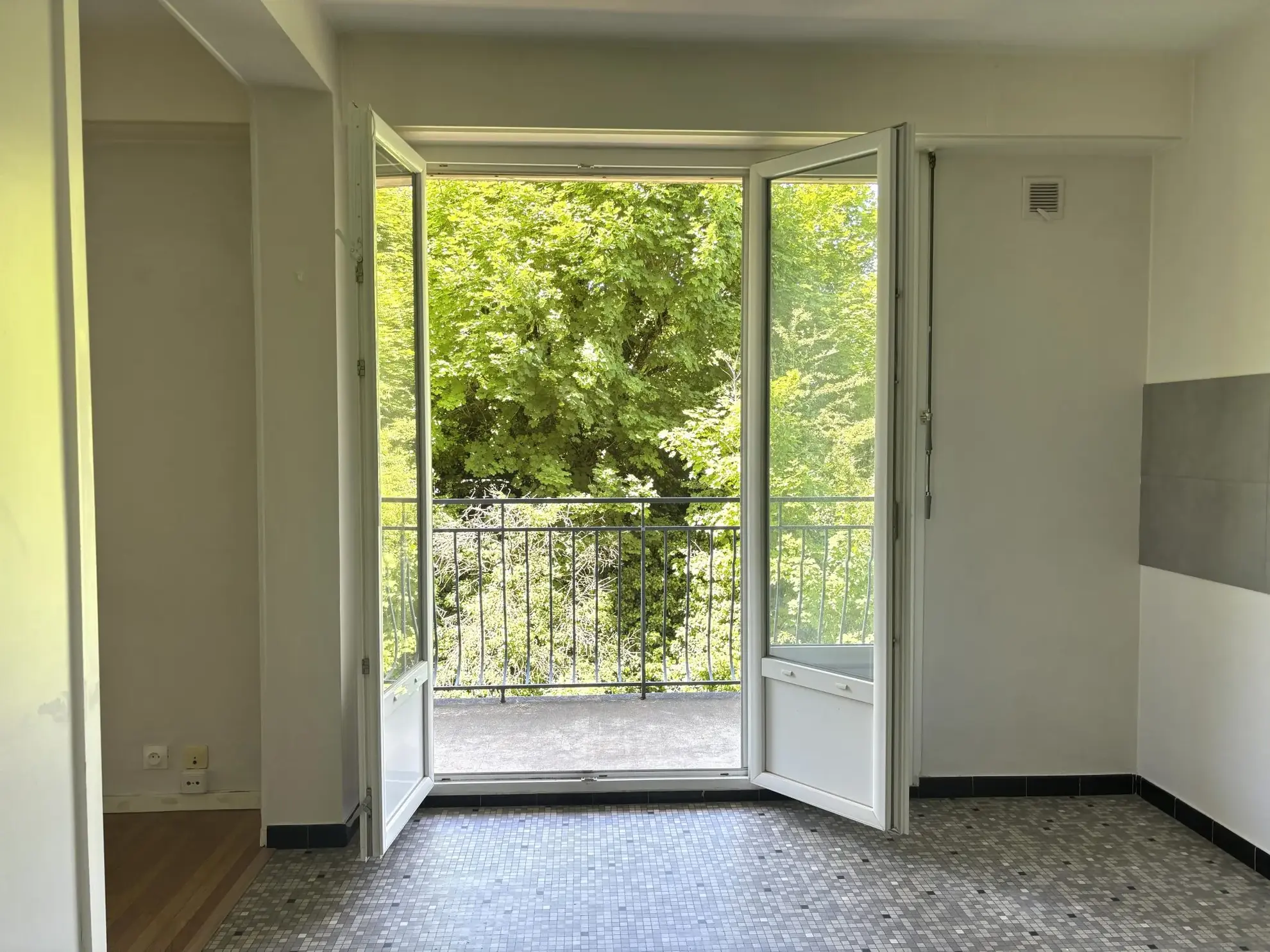 Charmant appartement T1 BIS à Talant avec balcon et cave - Vue dégagée 