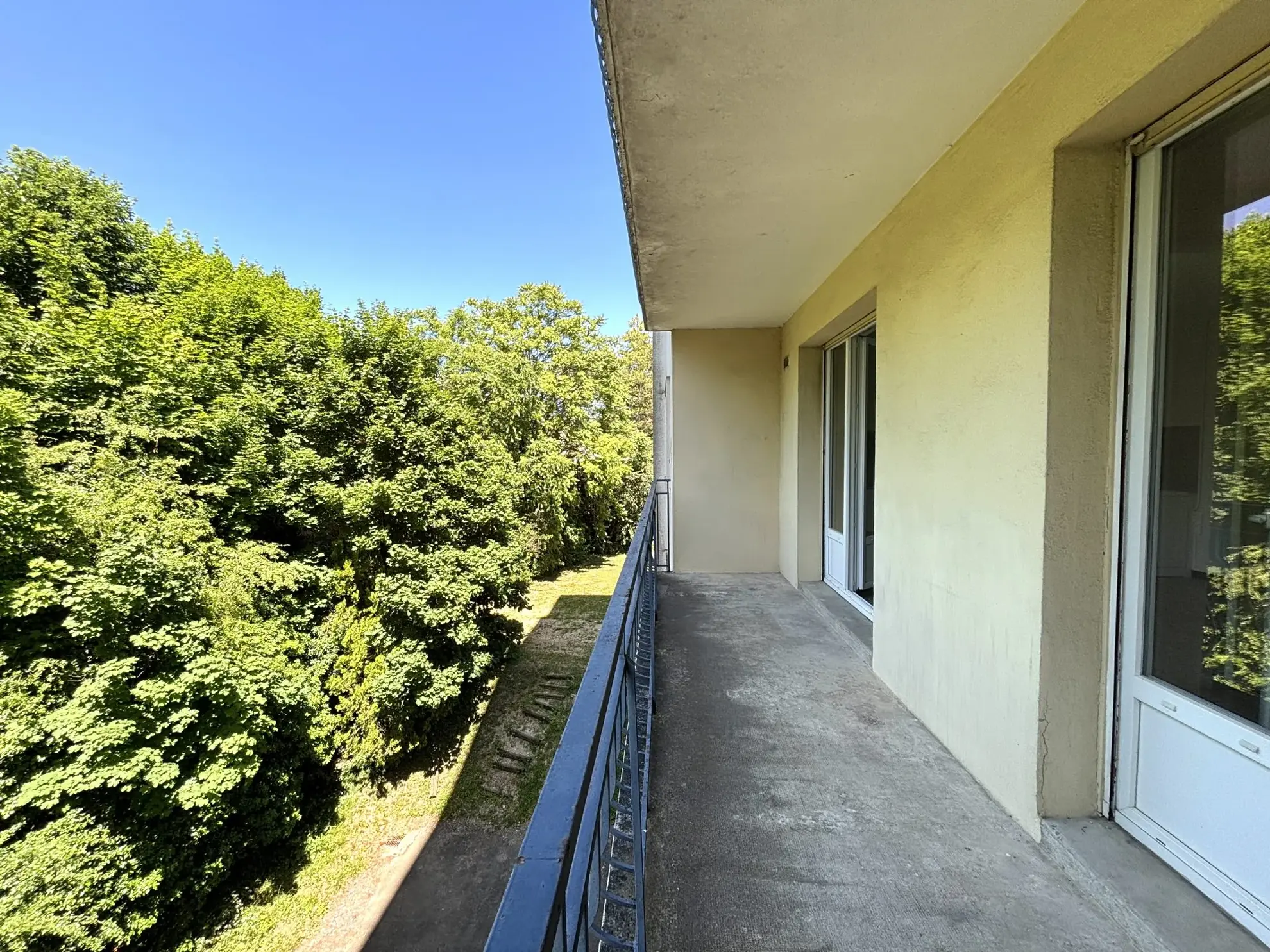 Charmant appartement T1 BIS à Talant avec balcon et cave - Vue dégagée 