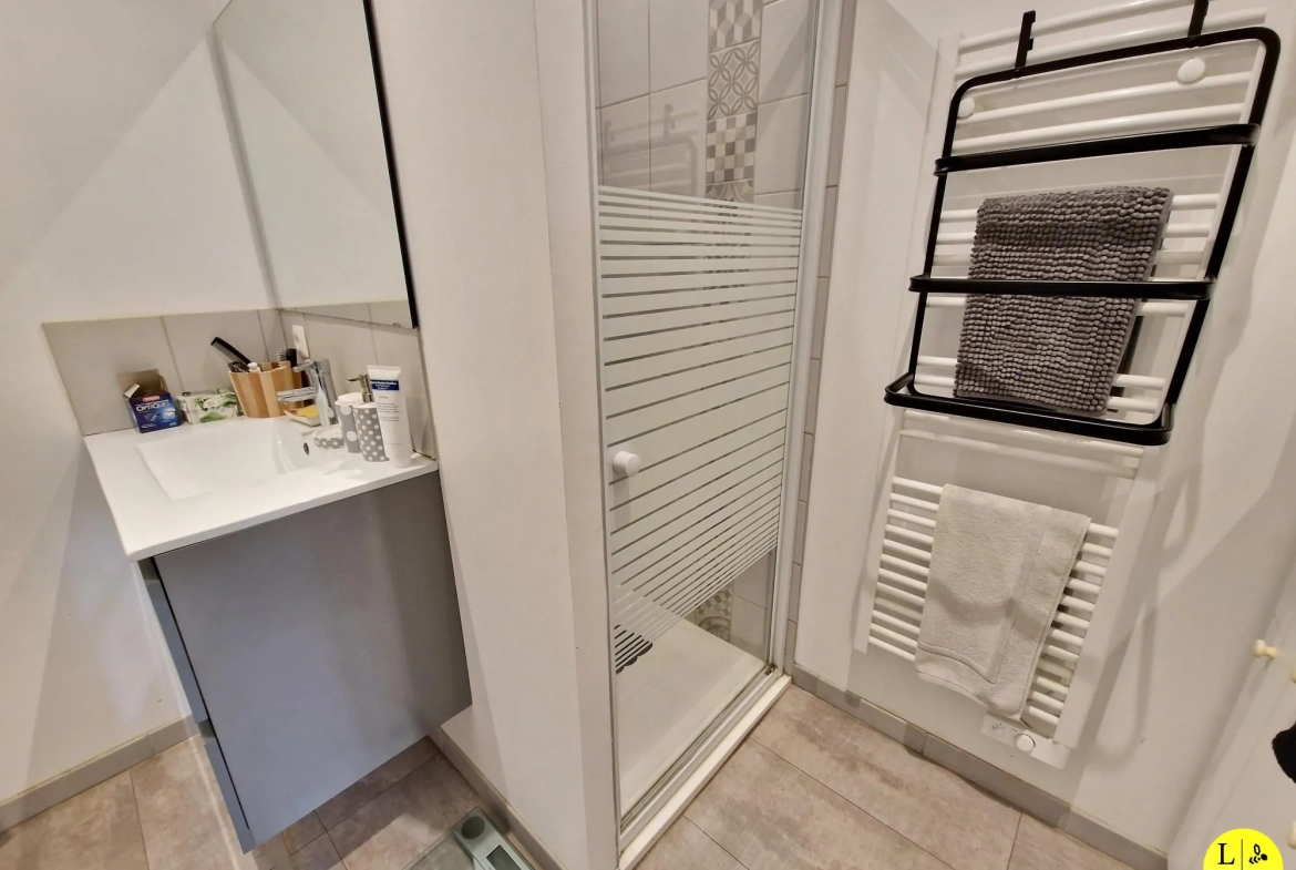 Maison rénovée avec jardin à Arras - 115 m², proche écoles et commodités 