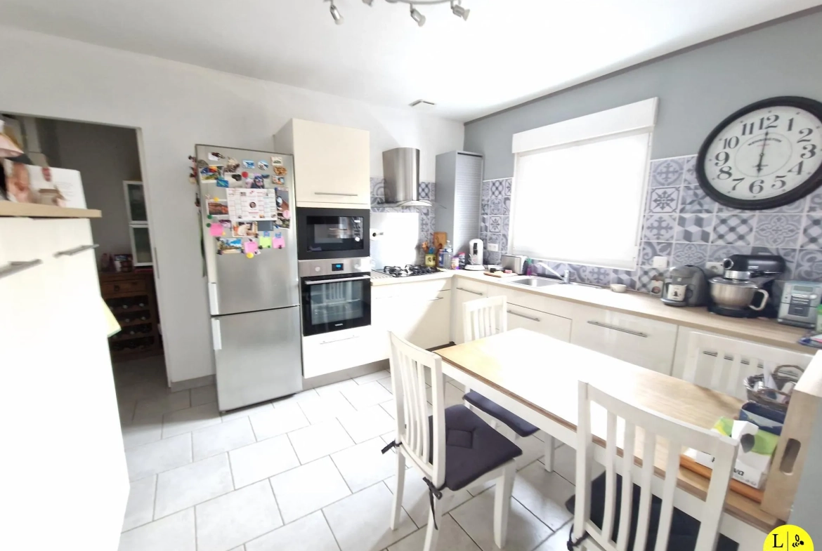 Maison rénovée avec jardin à Arras - 115 m², proche écoles et commodités 