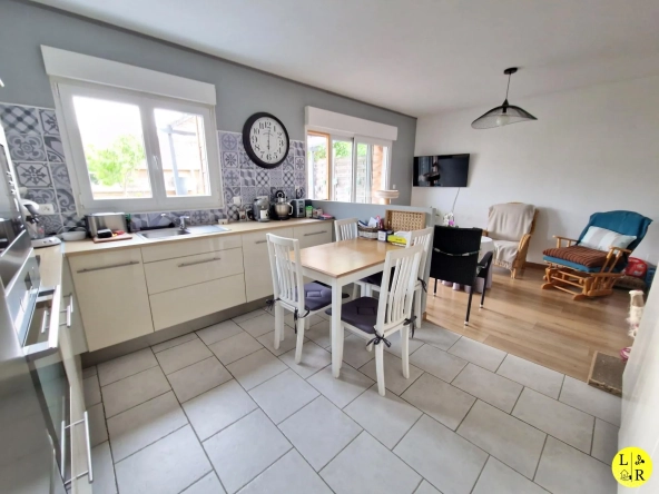 Maison rénovée avec jardin à Arras - 115 m², proche écoles et commodités