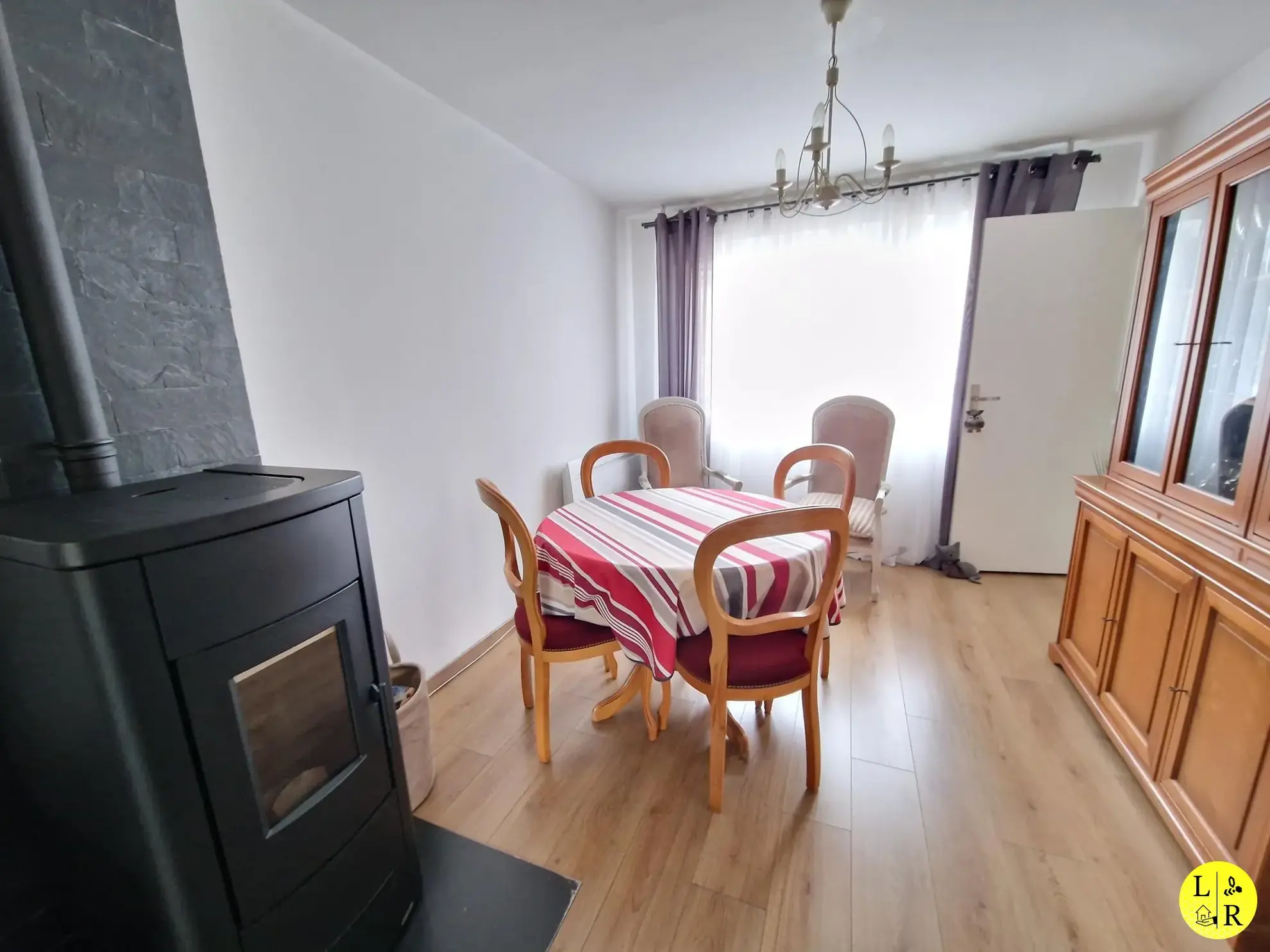 Maison rénovée avec jardin à Arras - 115 m², proche écoles et commodités 