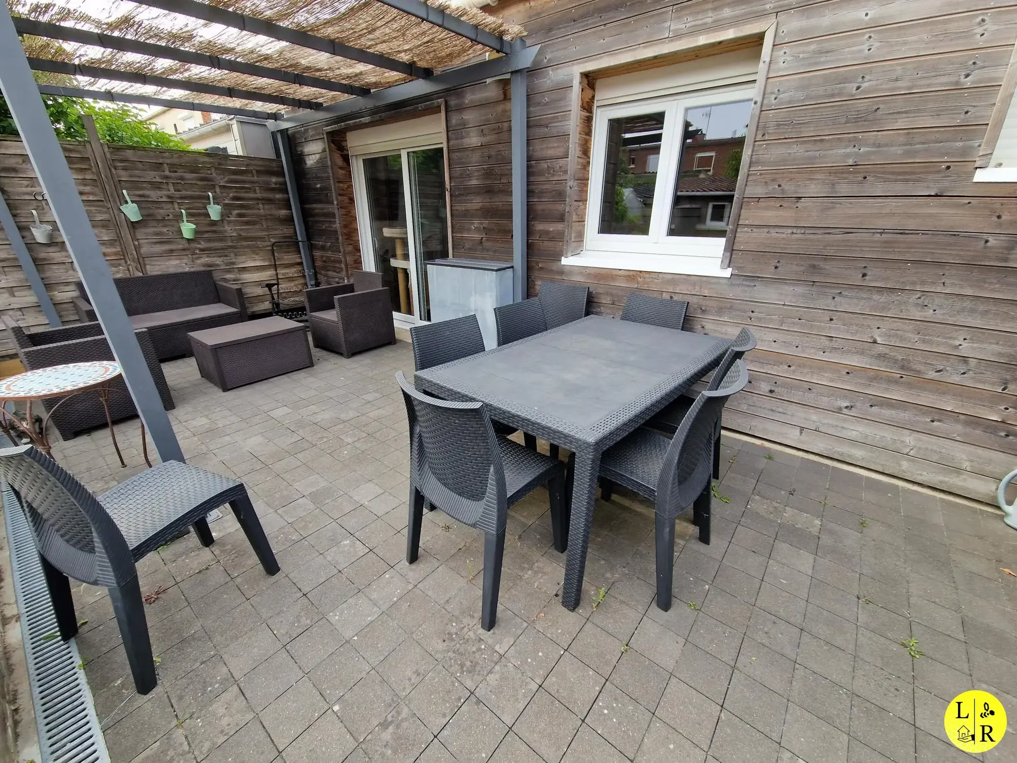 Maison rénovée avec jardin à Arras - 115 m², proche écoles et commodités 
