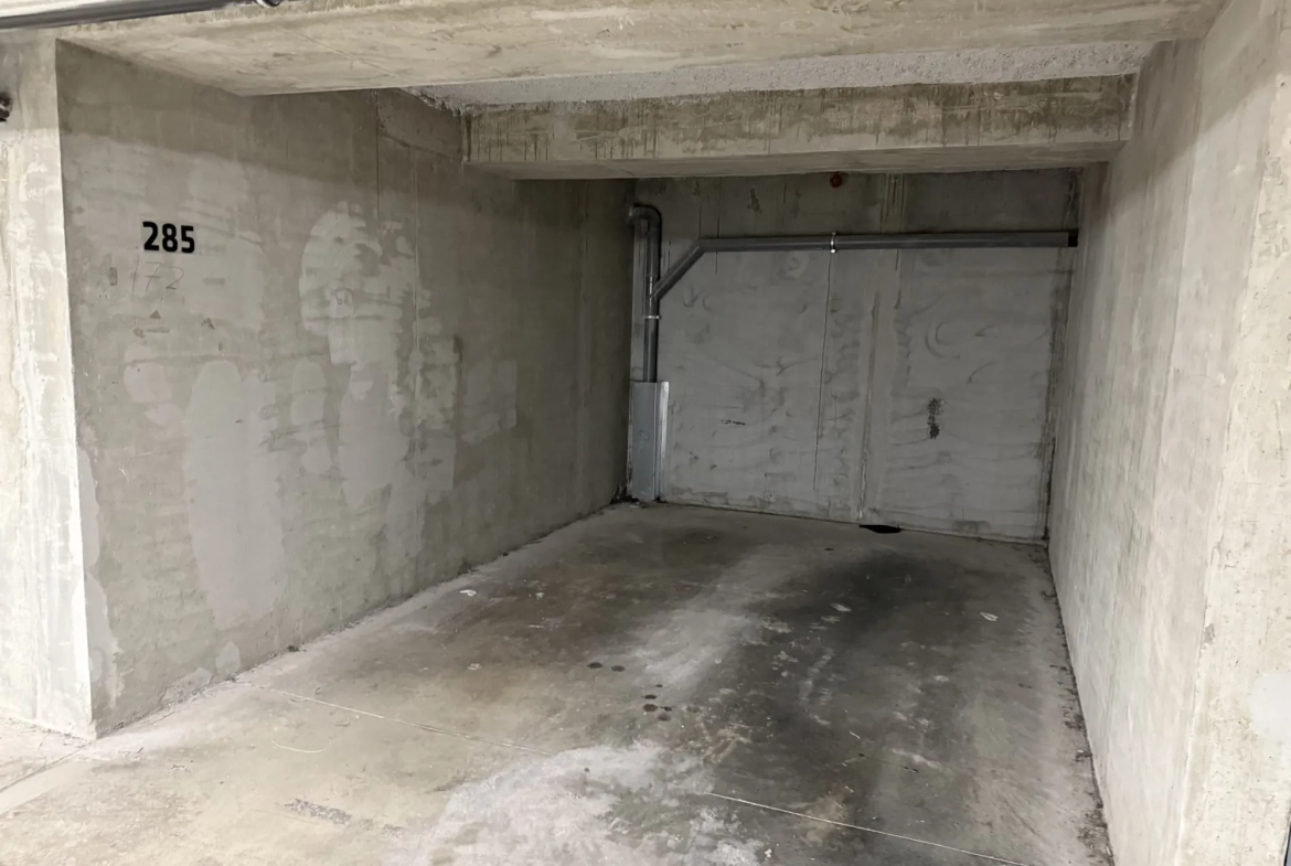 Parking PMR à vendre ou louer à Lyon 8ème, sécurisé et conforme aux normes 