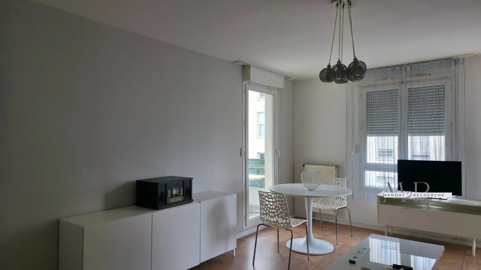 salon, salle à manger Appartement familial à rénover en hyper-centre de Noisy-le-Grand avec parking privatif 