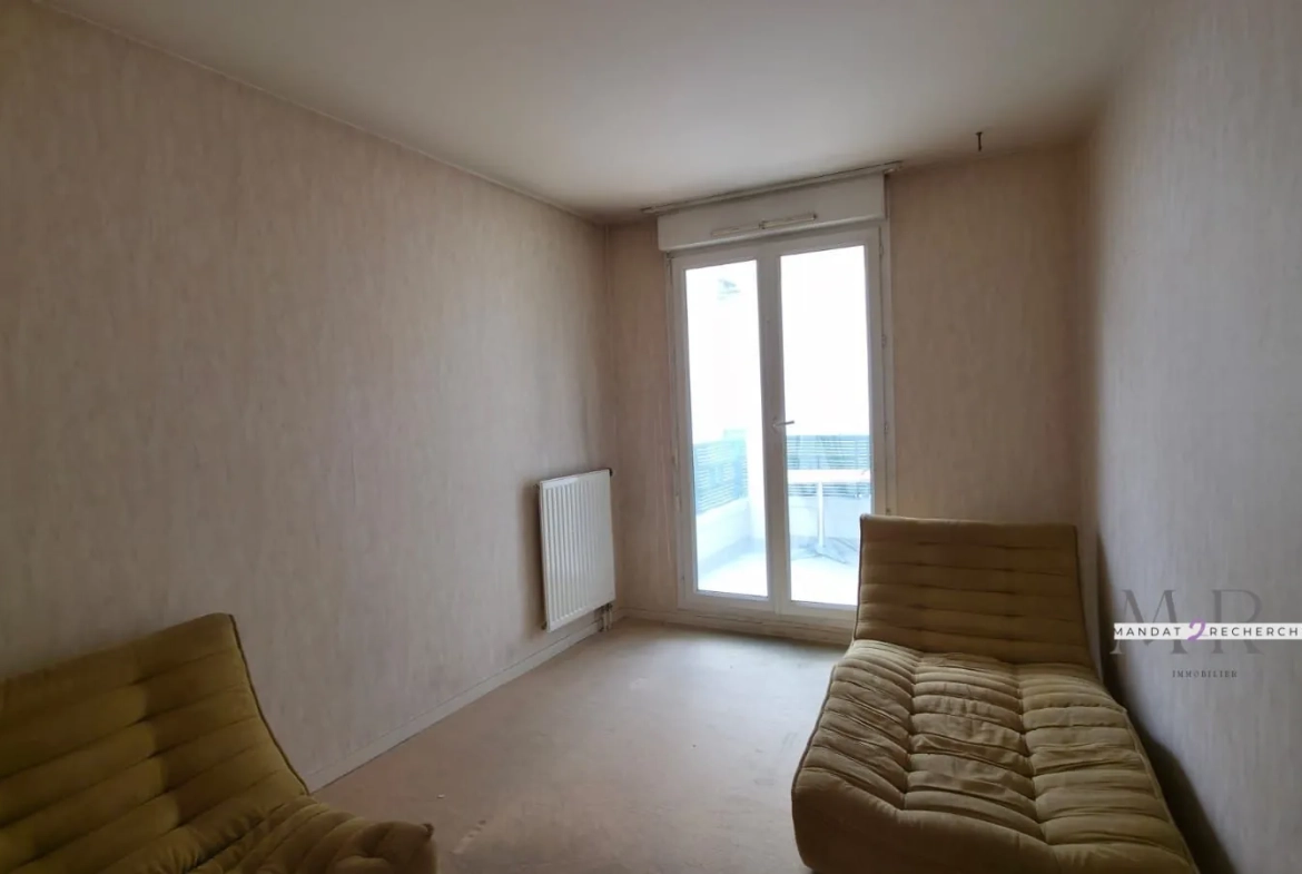 chambre Appartement familial à rénover en hyper-centre de Noisy-le-Grand avec parking privatif 