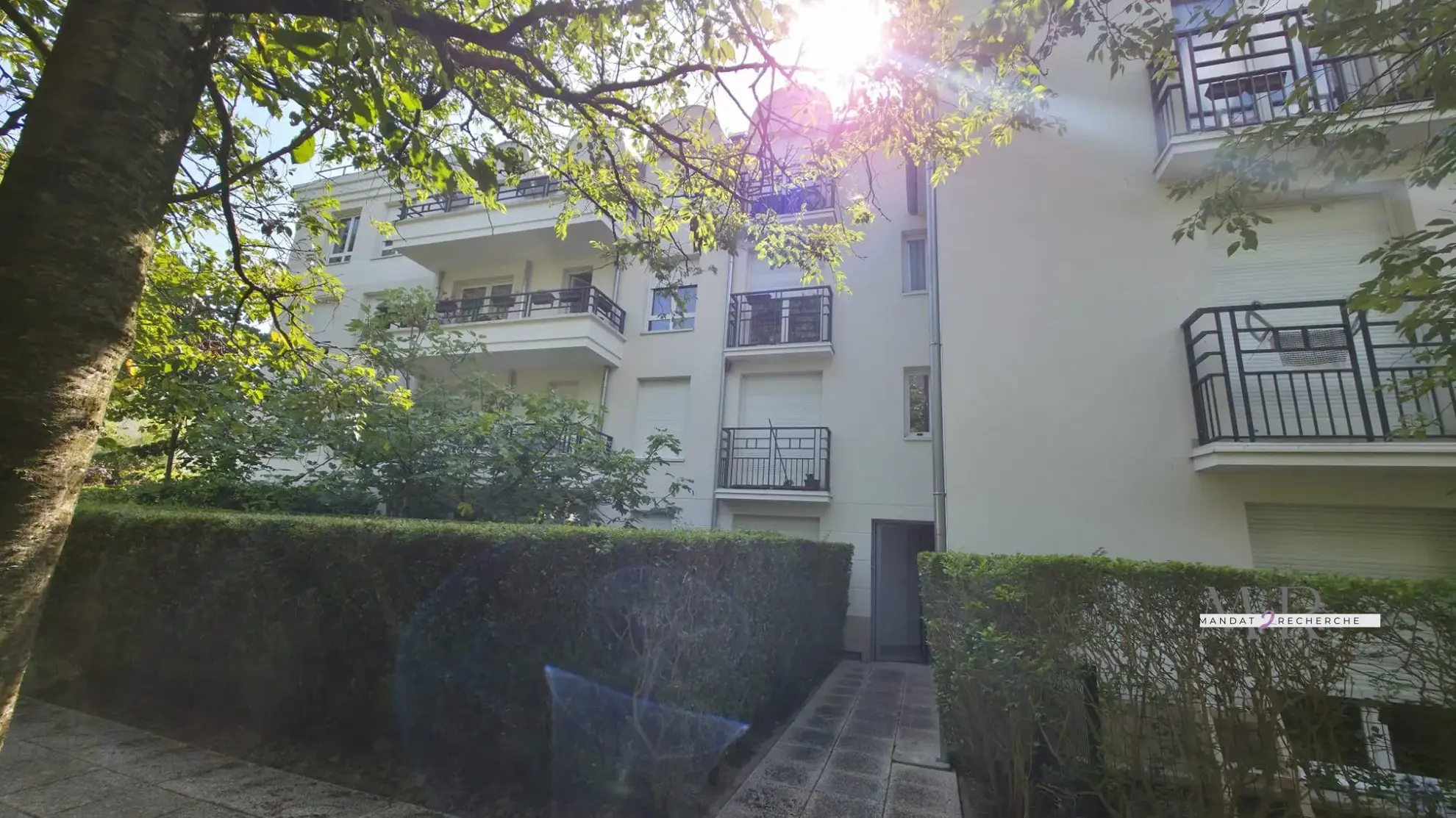 Appartement familial à rénover en hyper-centre de Noisy-le-Grand avec parking privatif 