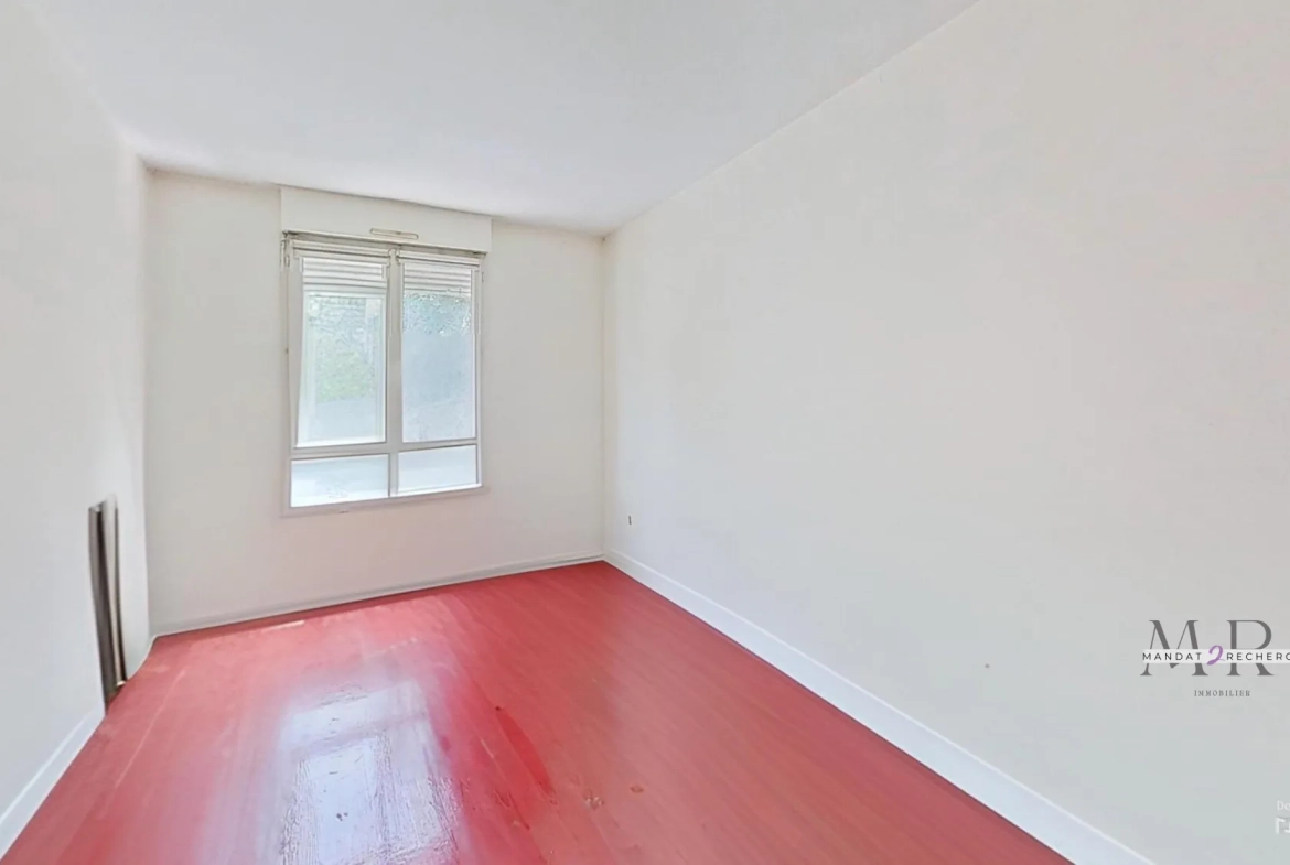 chambre 2 Appartement familial à rénover en hyper-centre de Noisy-le-Grand avec parking privatif 