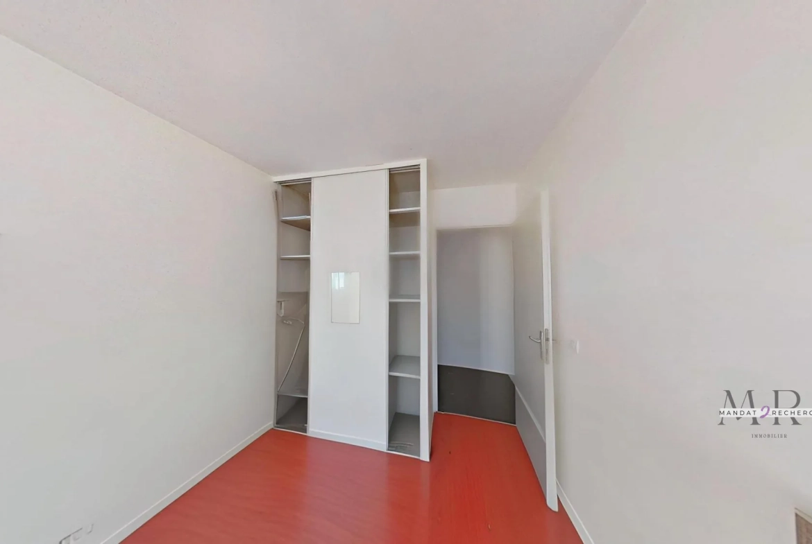 chambre 2 Appartement familial à rénover en hyper-centre de Noisy-le-Grand avec parking privatif 