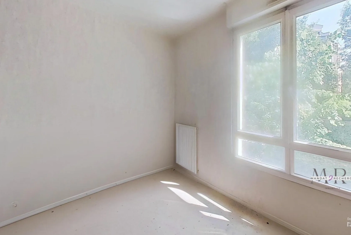 chambre 3 Appartement familial à rénover en hyper-centre de Noisy-le-Grand avec parking privatif 