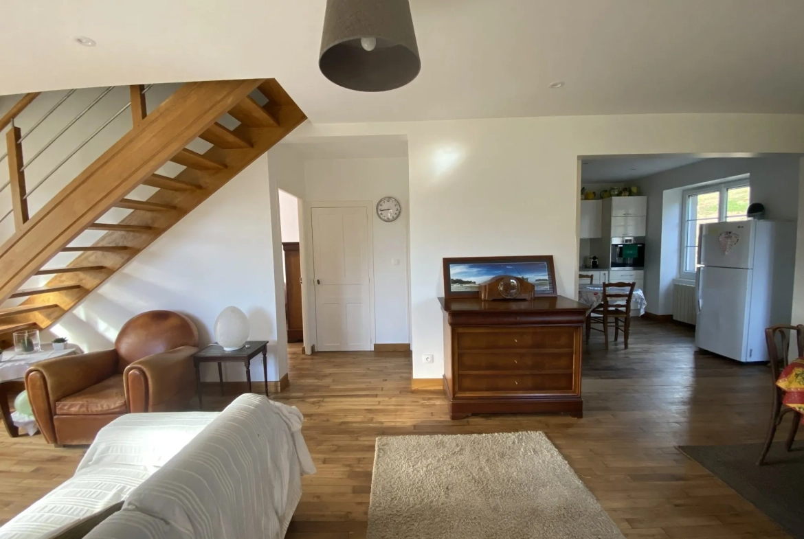 Maison de campagne à Sussac avec grand jardin et confort moderne 