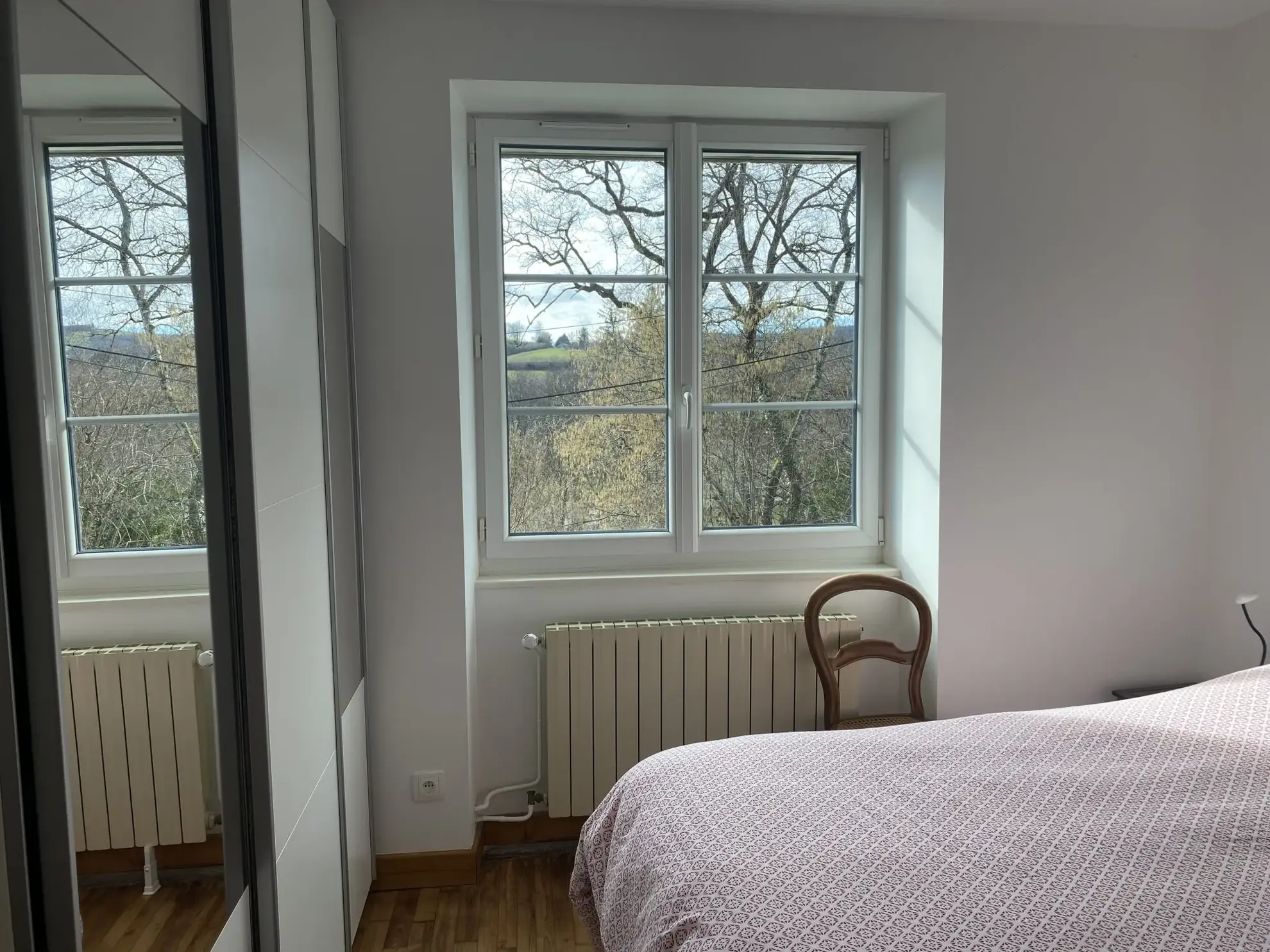Maison de campagne à Sussac avec grand jardin et confort moderne 