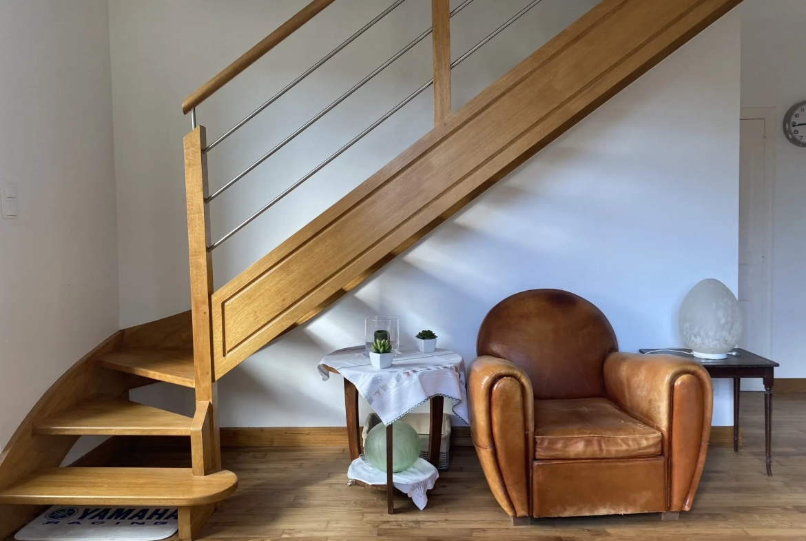 Maison de campagne à Sussac avec grand jardin et confort moderne 