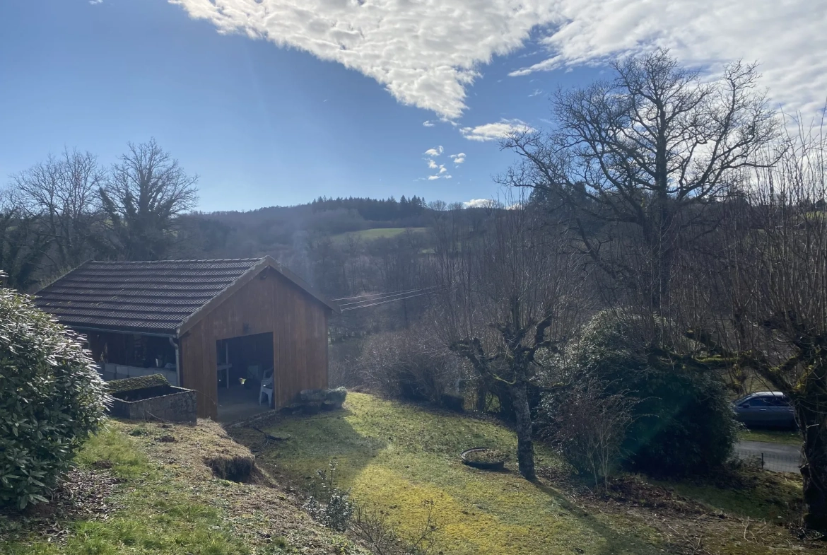 Maison de campagne à Sussac avec grand jardin et confort moderne 