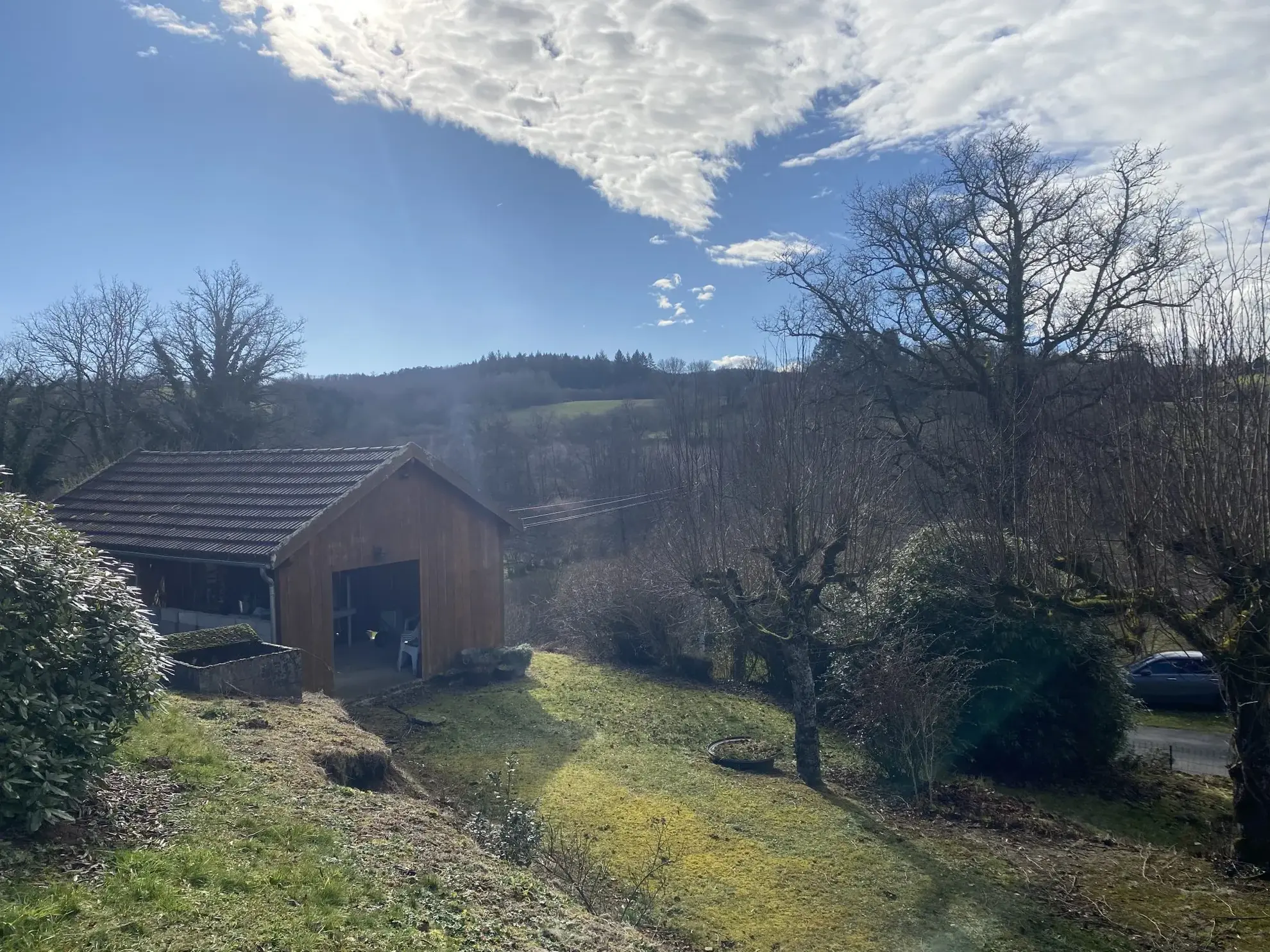 Maison de campagne à Sussac avec grand jardin et confort moderne 