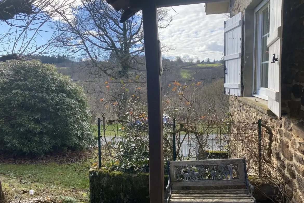 Maison de campagne à Sussac avec grand jardin et confort moderne 