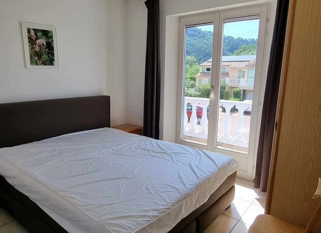 Villa 4 chambres à Vidauban dans un domaine sécurisé avec piscine et jardin 