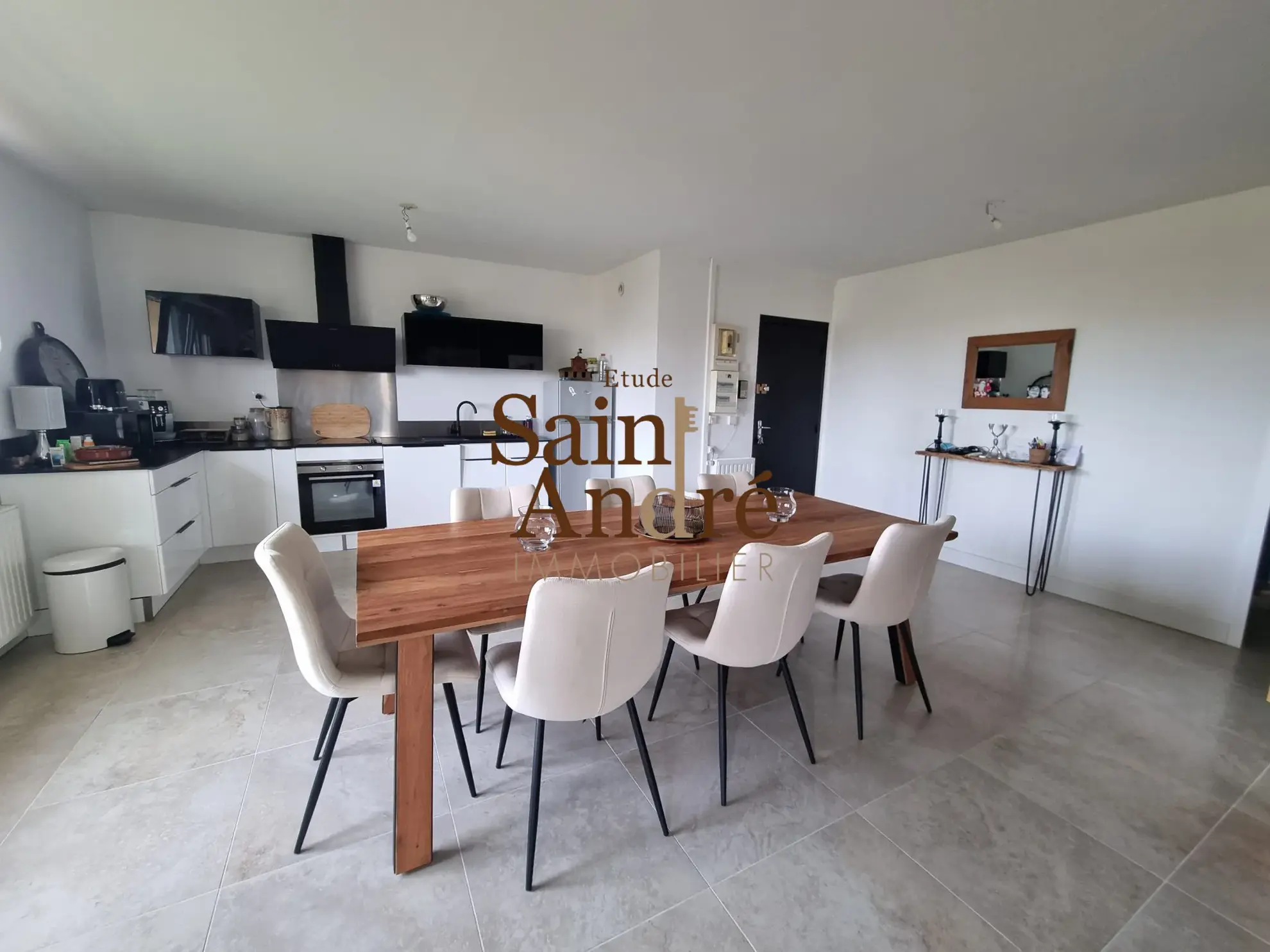 Appartement rénové situé à Angoulême avec vue, parking et cave 