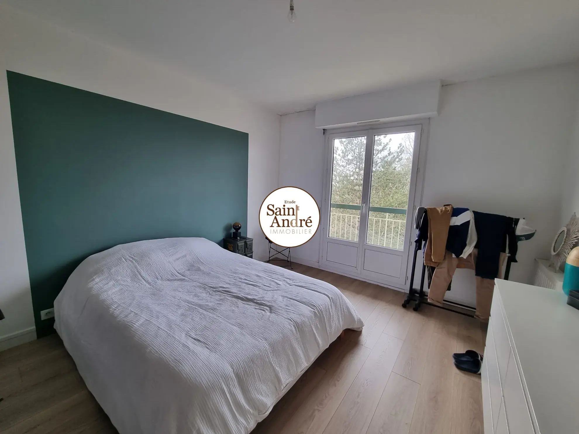 Appartement rénové situé à Angoulême avec vue, parking et cave 