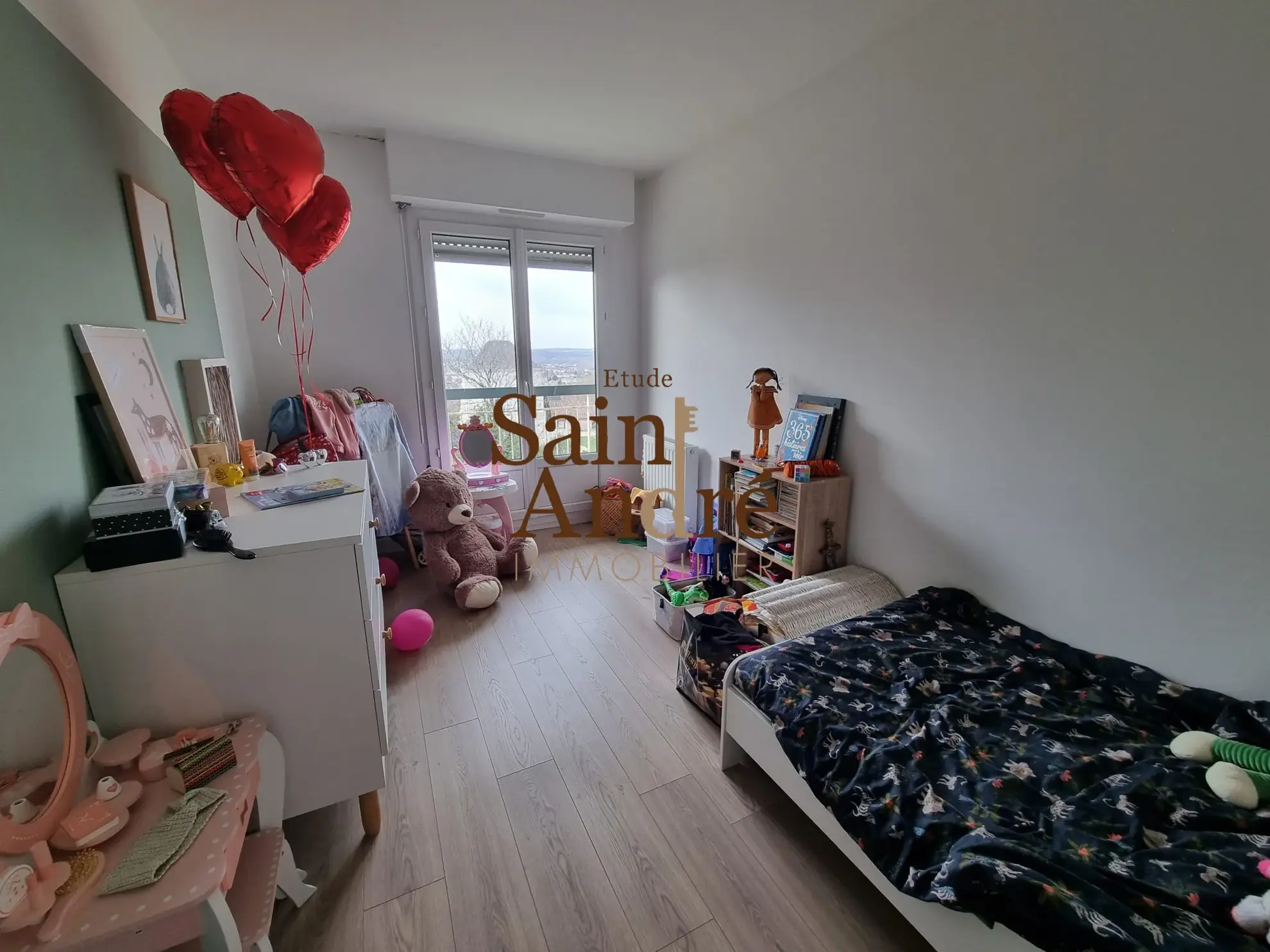 Appartement rénové situé à Angoulême avec vue, parking et cave 