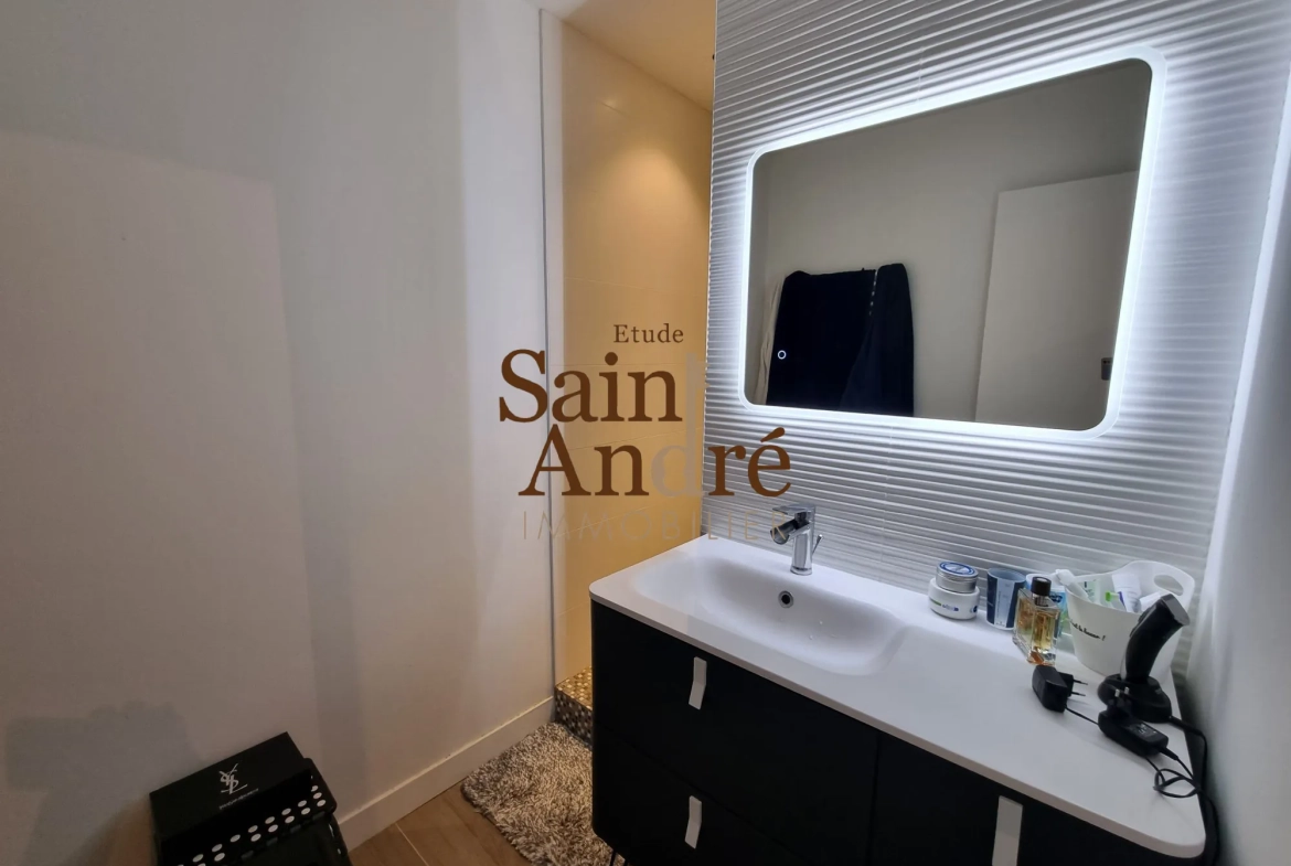 Appartement rénové situé à Angoulême avec vue, parking et cave 