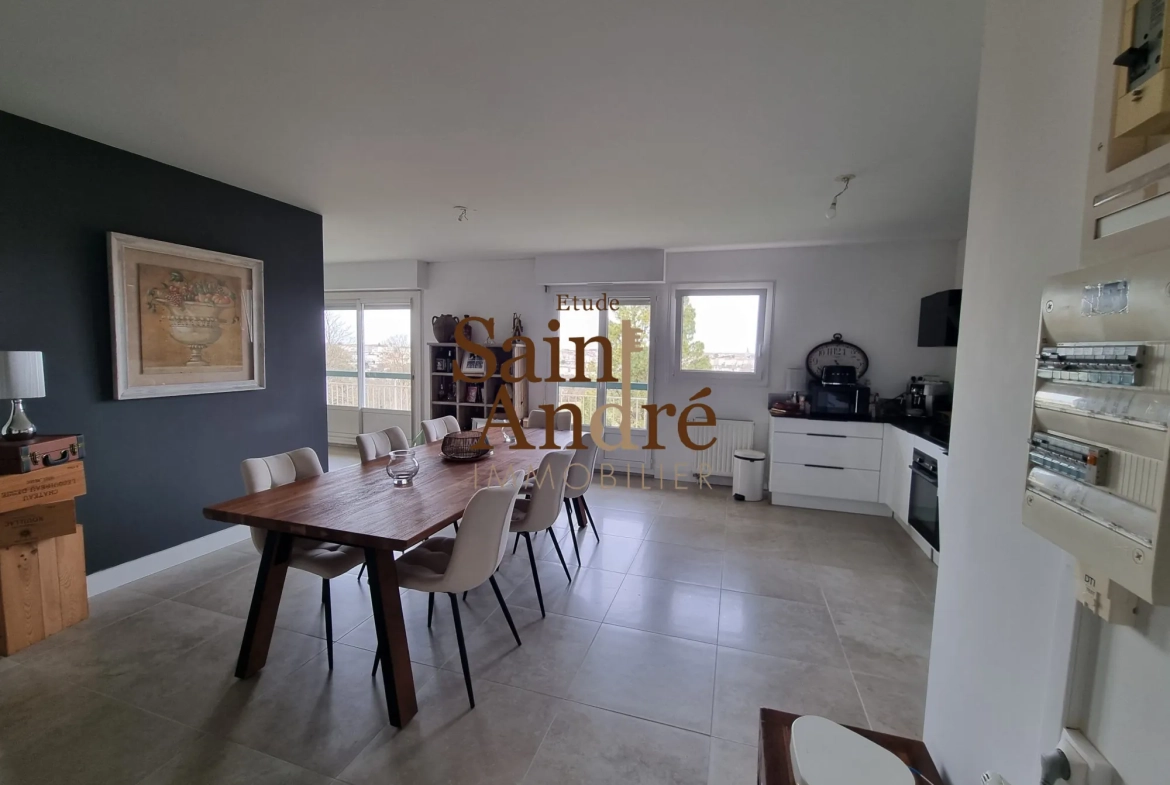 Appartement rénové situé à Angoulême avec vue, parking et cave 