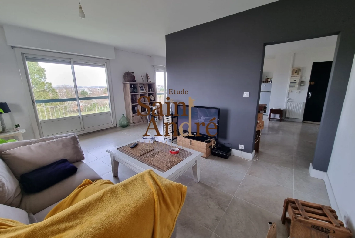 Appartement rénové situé à Angoulême avec vue, parking et cave 