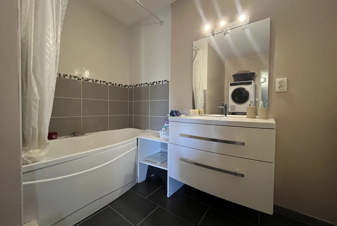 Appartement lumineux à Dijon avec terrasse, cave et résidence sécurisée 