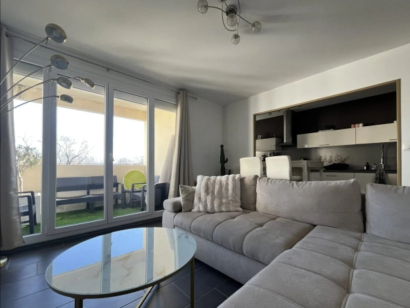 Appartement lumineux à Dijon avec terrasse, cave et résidence sécurisée