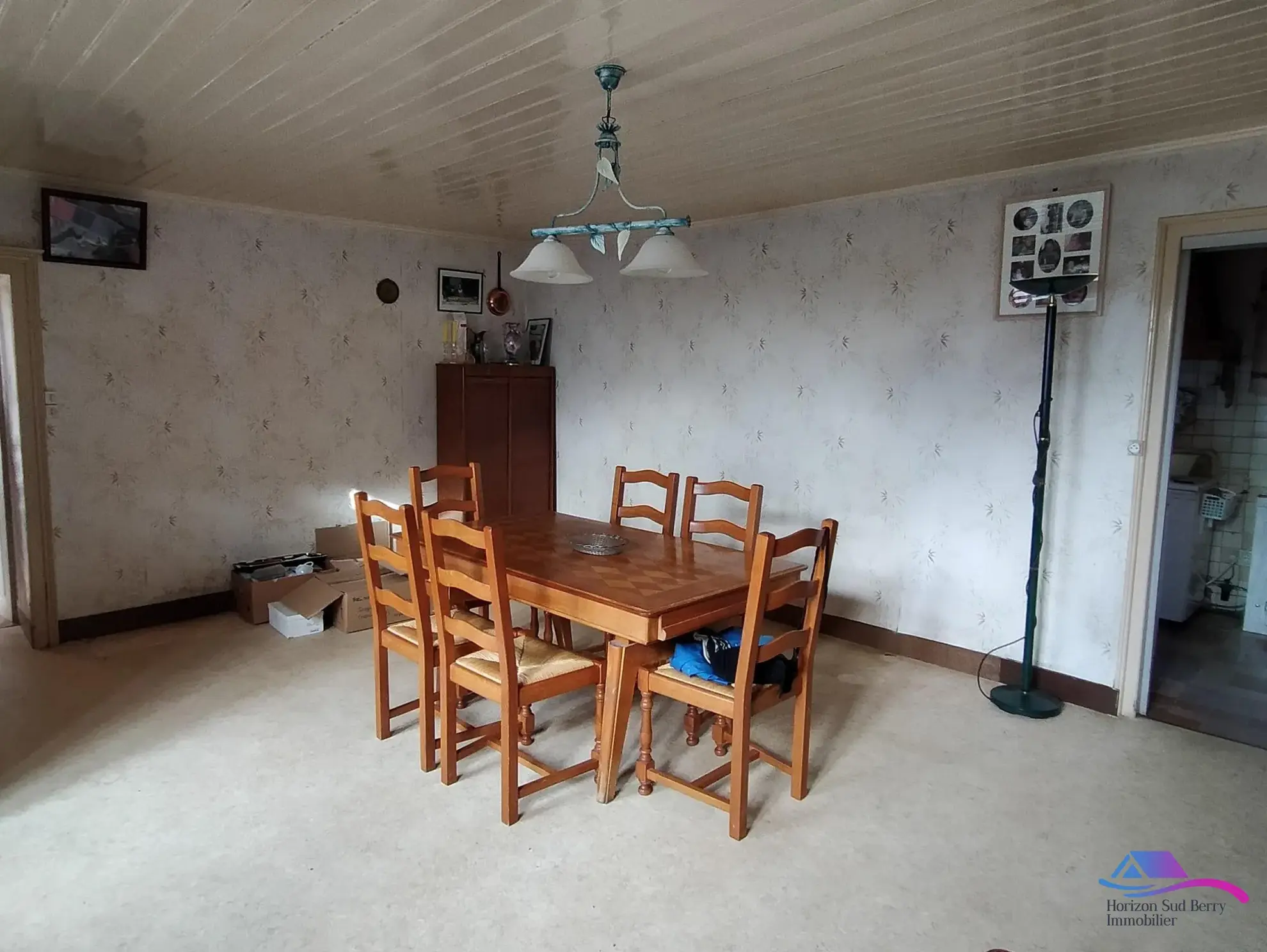 séjour Maison de campagne à rénover avec jardin, calme proche Boussac et Sainte-Sévère-sur-Indre 