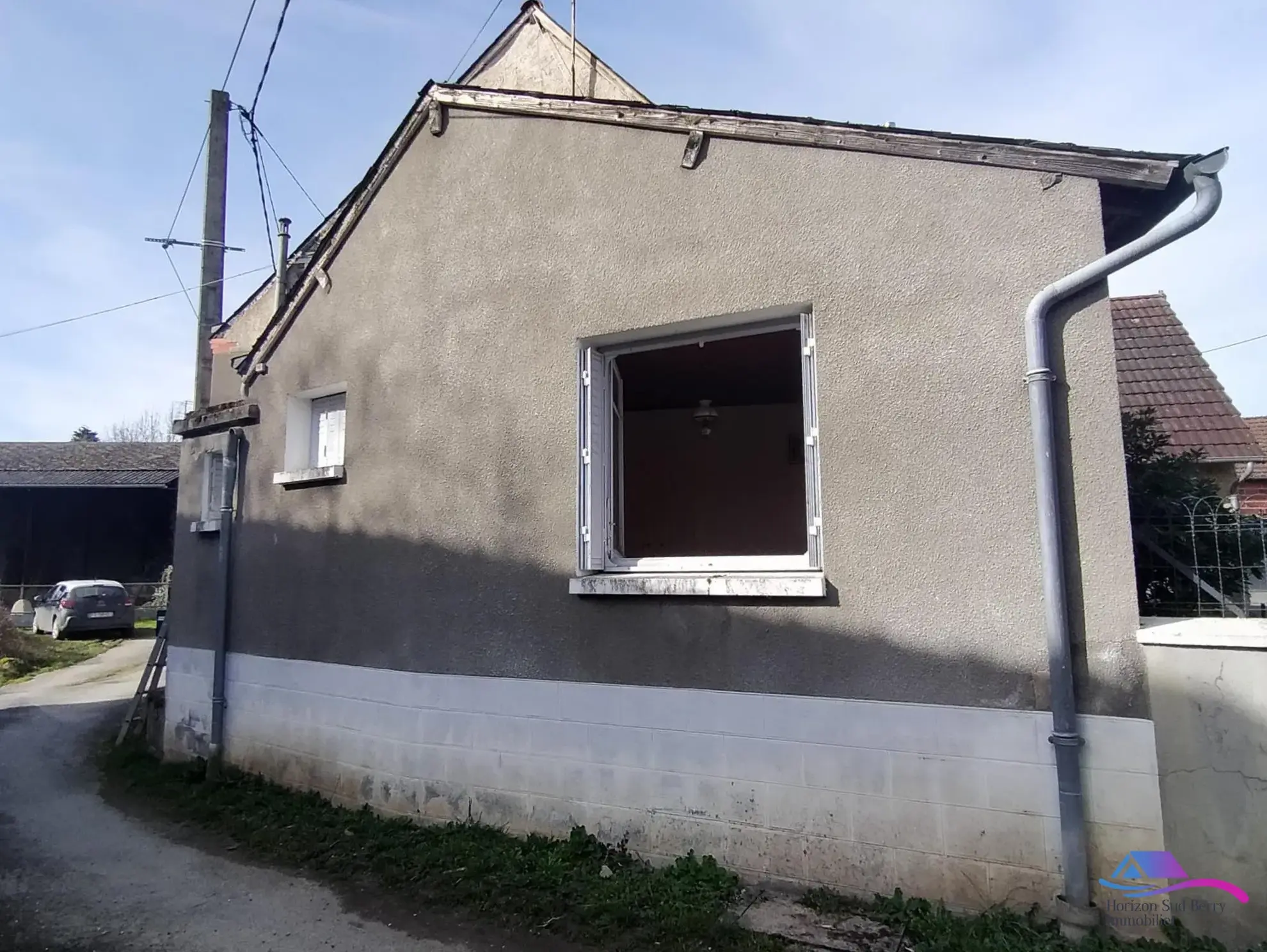 pignon Maison de campagne à rénover avec jardin, calme proche Boussac et Sainte-Sévère-sur-Indre 